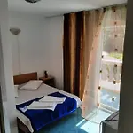Andra كوستِنيست