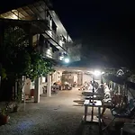 Andra 3* كوستِنيست