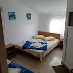 Andra 3* كوستِنيست