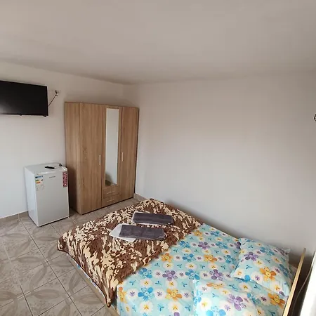 Andra 3* كوستِنيست